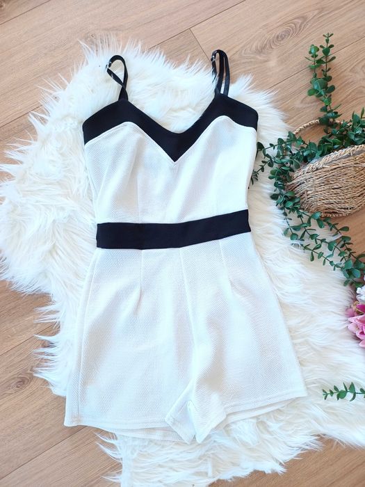 Biały krótki letni kombinezon na ramiączkach Boohoo 36S nalato wakacje