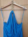 Vestido zara azul com corrente dourada