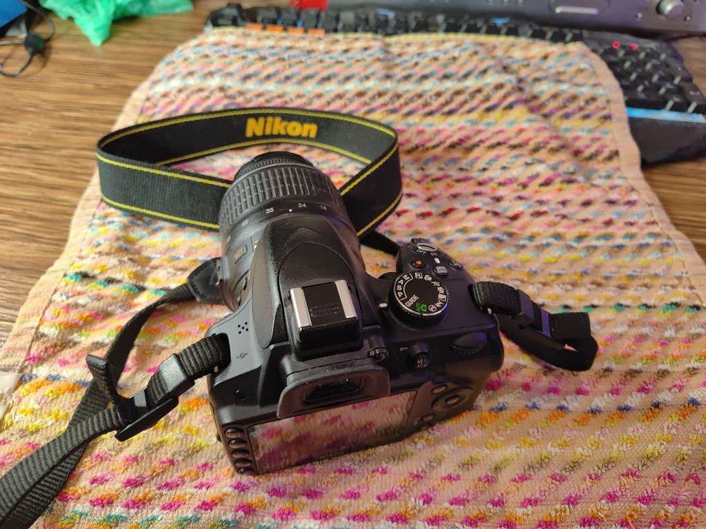 Продам Nikon D3200 kit (18-55mm VR) идеал
