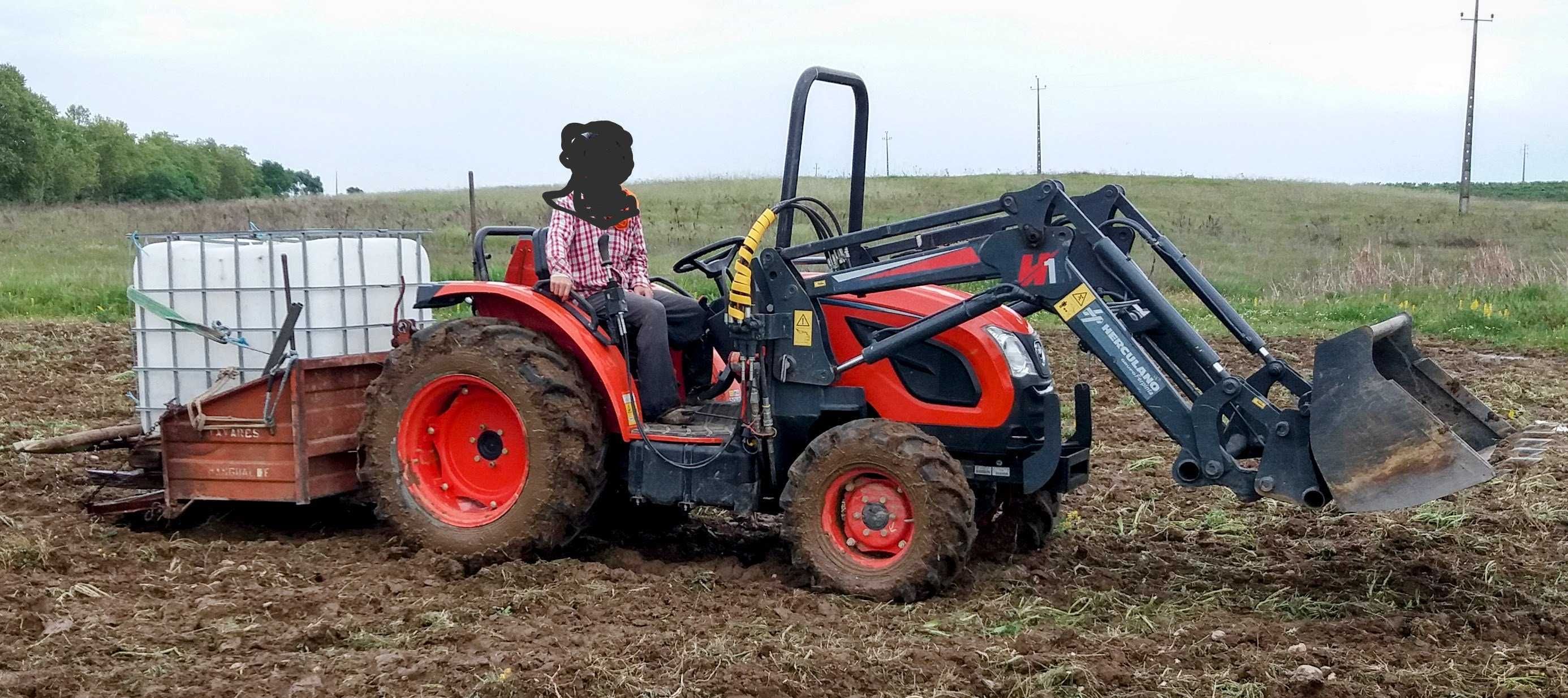 Trator 1400horas + Carregador Frontal + Pá