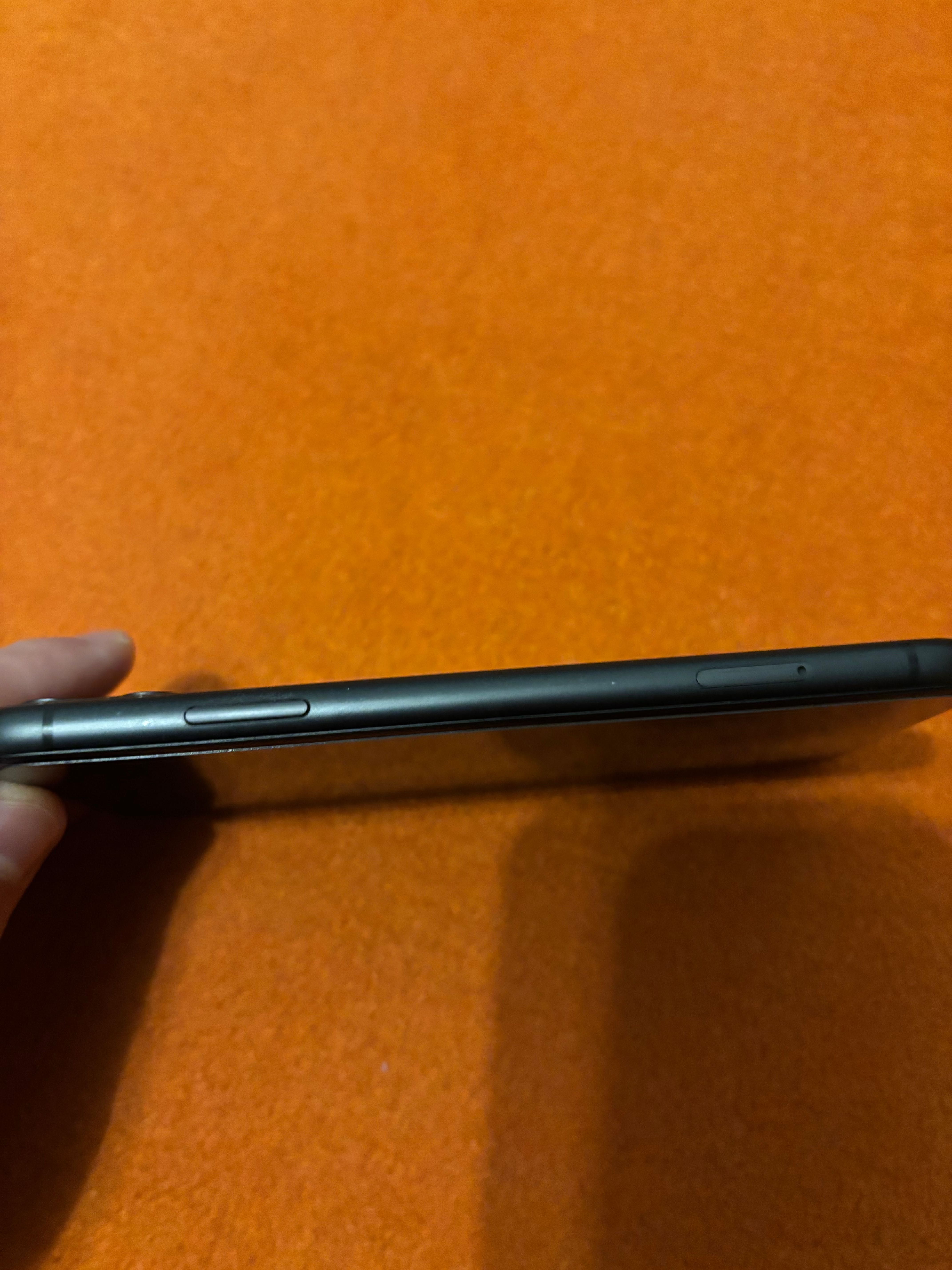 Sprzedam iPhone 11 64 GB – Bardzo Dobry Stan, Pełen Zestaw