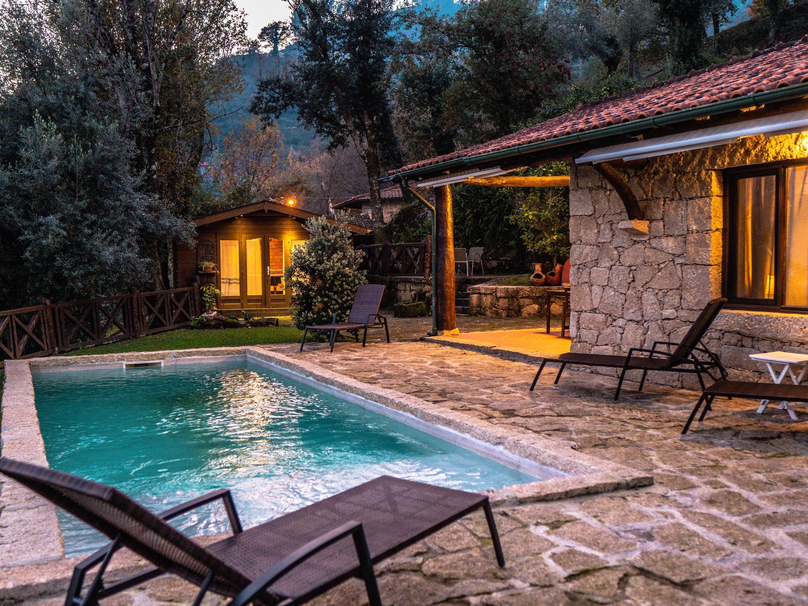 Casa de férias no coração do Gerês - piscina e vista sobre o rio