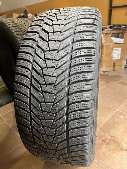 Зимові шини 275/45 R21 Hankook Winter I*Cept Evo3