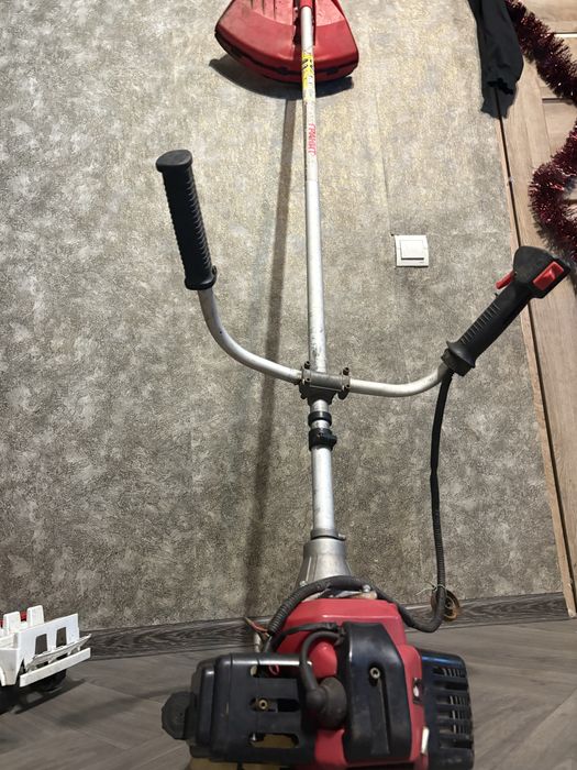 Тример бензиновий з двотактним двигуном БТ-52/3600