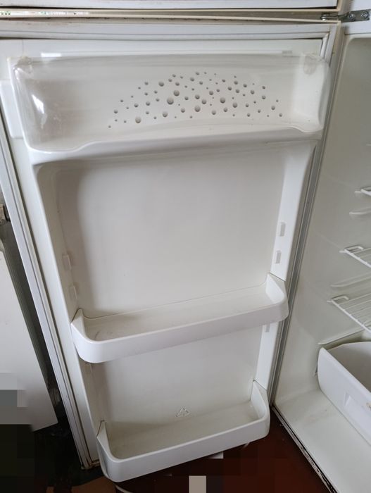 Lodówka zamrażarka Zanussi 140 cm x 55 cm lodówko-zamrażarka biała PRL