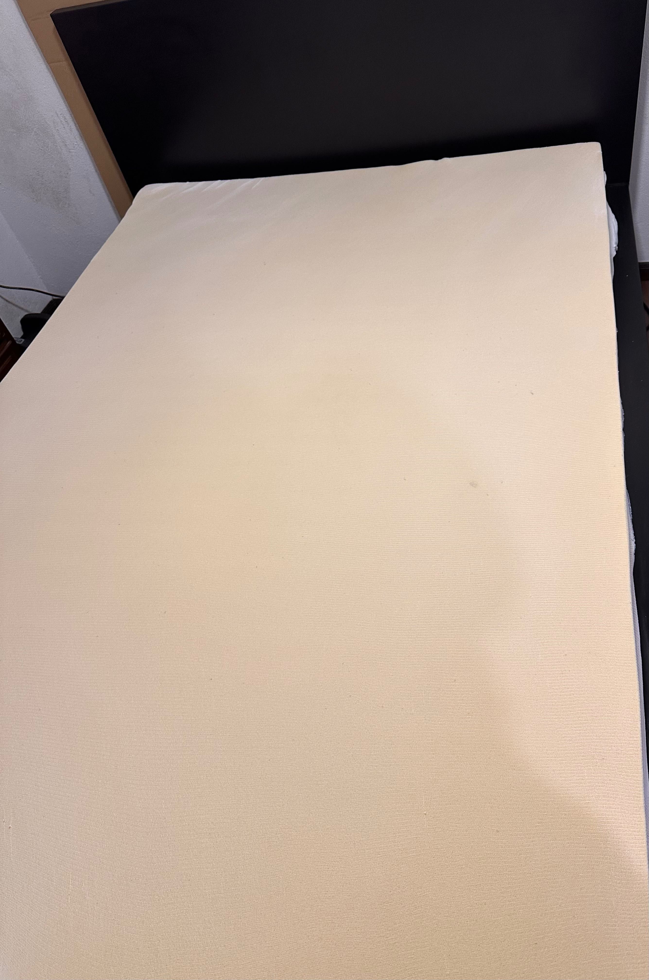 Cama de casal + colchão com capa protetora!! Preço Especial
