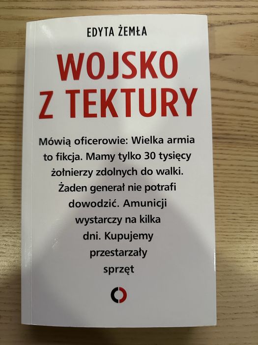 Wojsko z tektury - Edyta Żemła