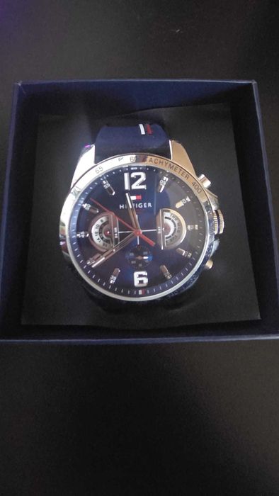 Relógio Tommy Hilfiger, praticamente novo, com caixa original