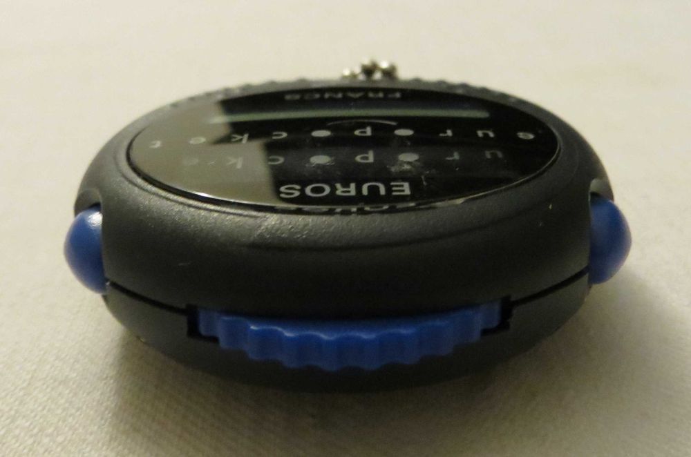 Porta Chaves, Eletrónico Europocker, Oval - Medida: 7 x 5 cm, a pilhas