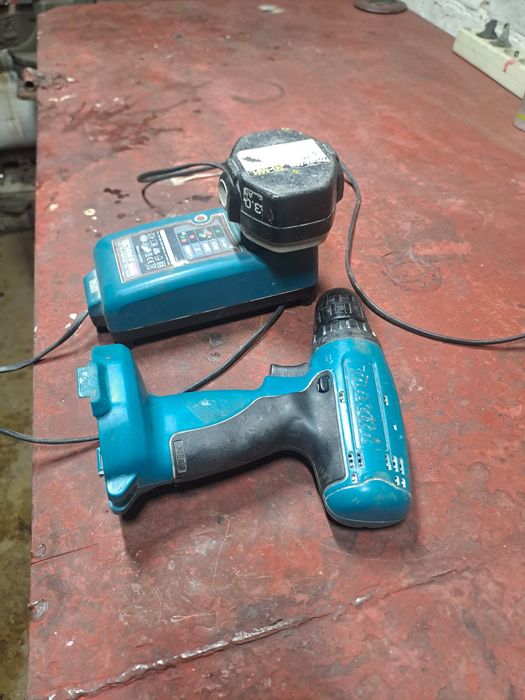 Шуруповерт макіта