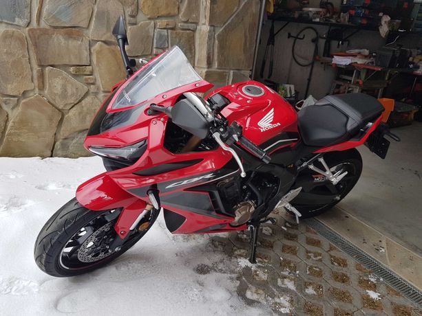 Honda CBR650R (red)