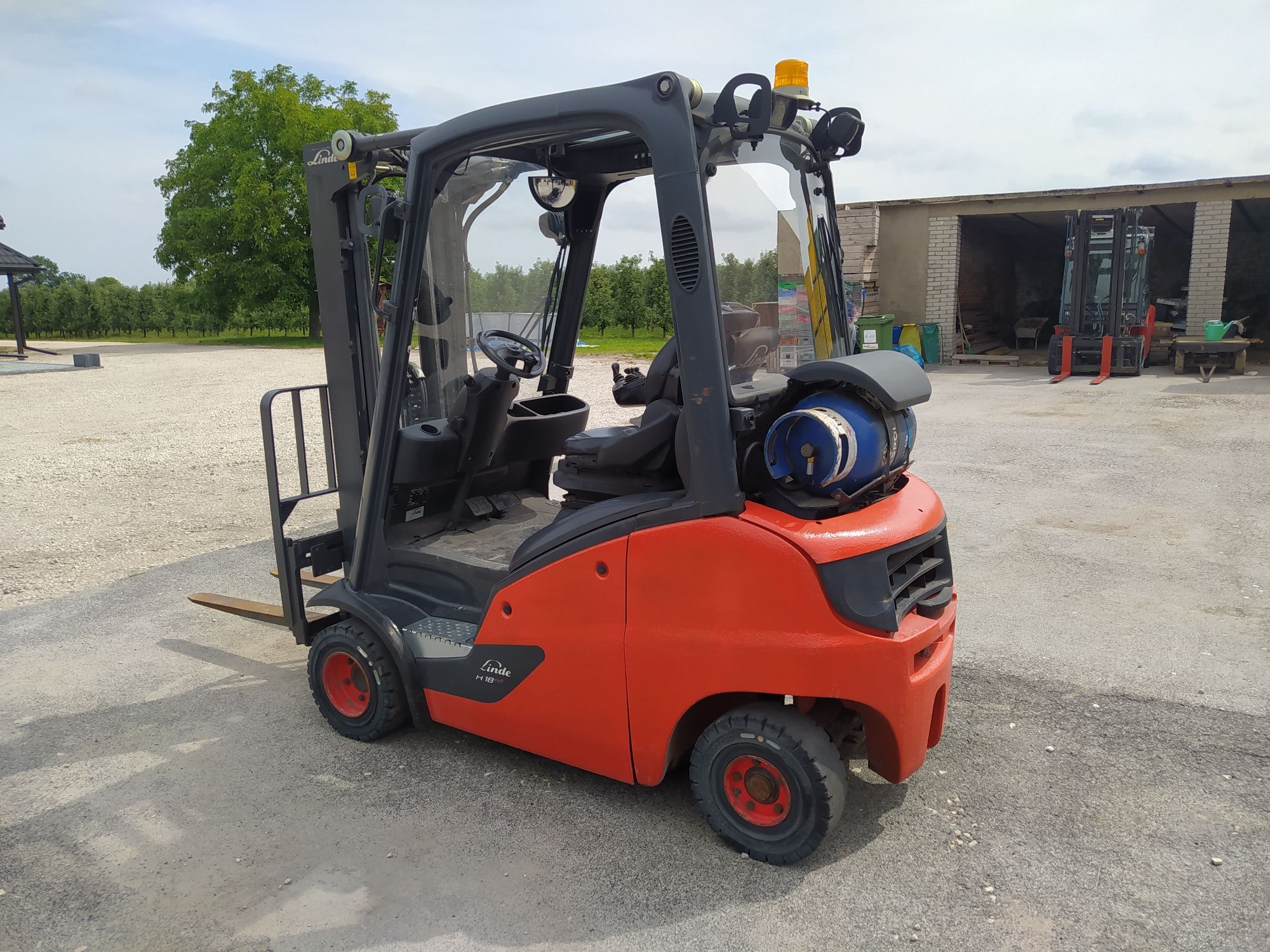 Wózek widłowy Linde H18 Triplex