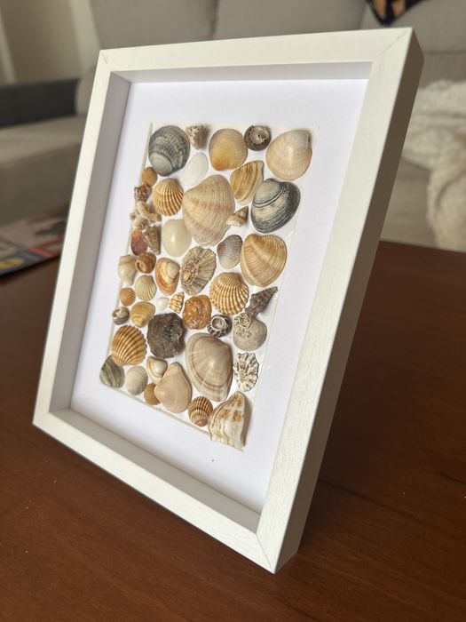 quadro decorativo feito à mão com materiais marinhos