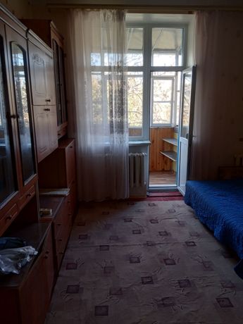 Кімната в гуртожитку на площі Космонавтів продається .