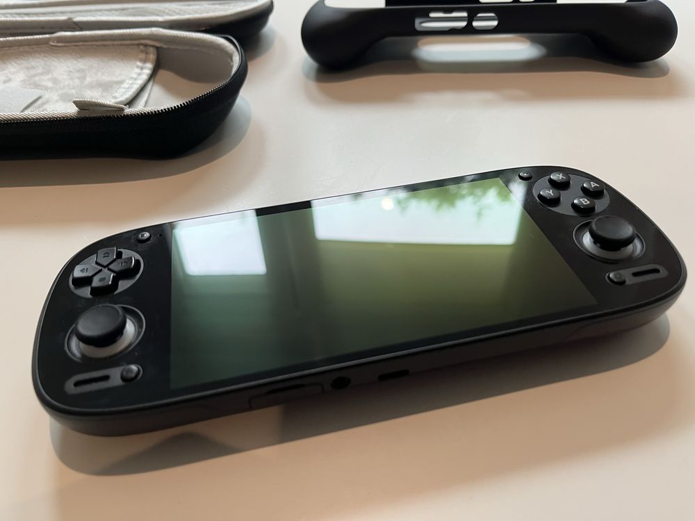 Retroid Pocket 5 z etui i gripem