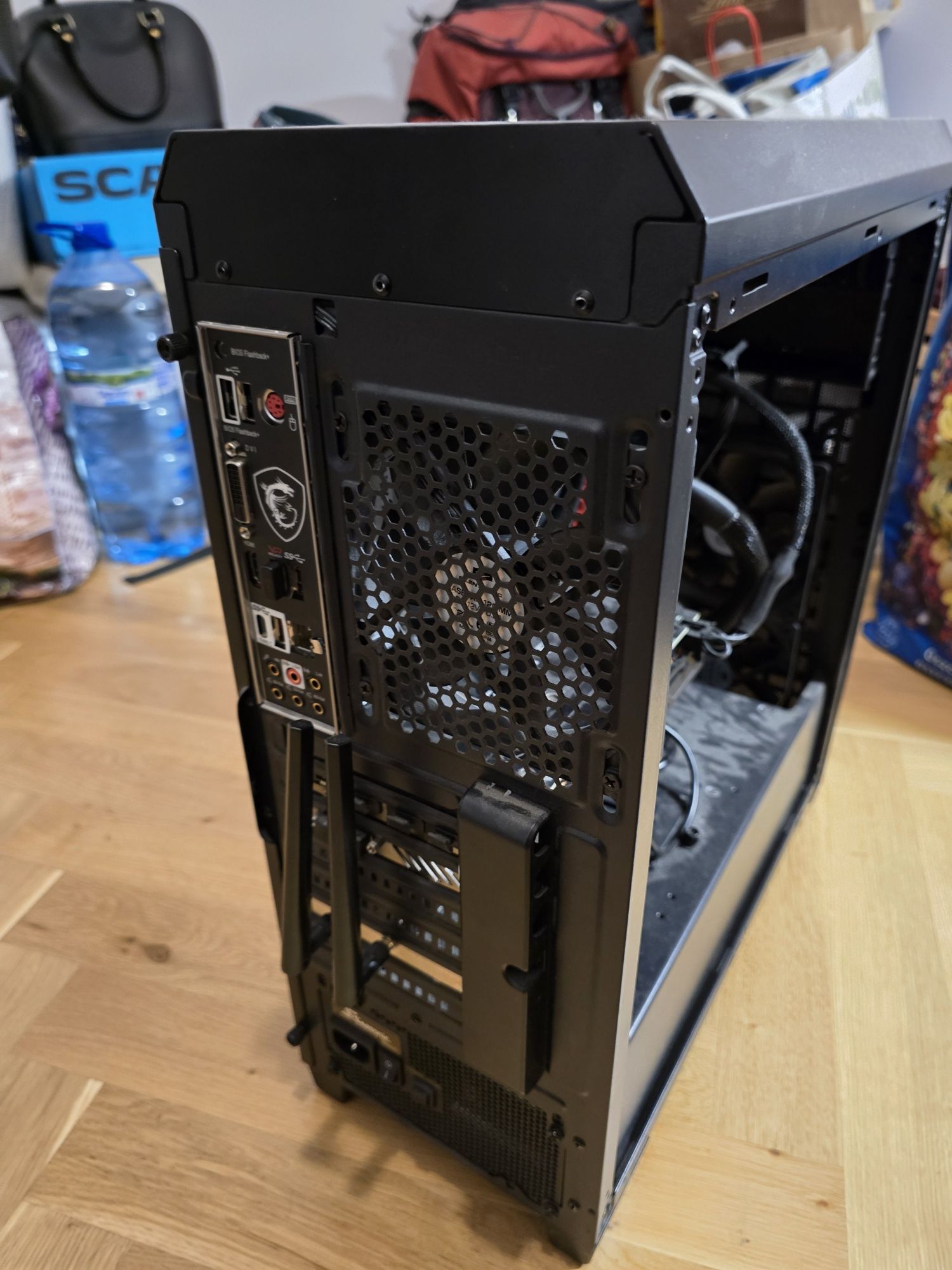 Komputer stacjonarny Ryzen 2600, Radeon RX 570 8GB, 16GB RAM DDR4