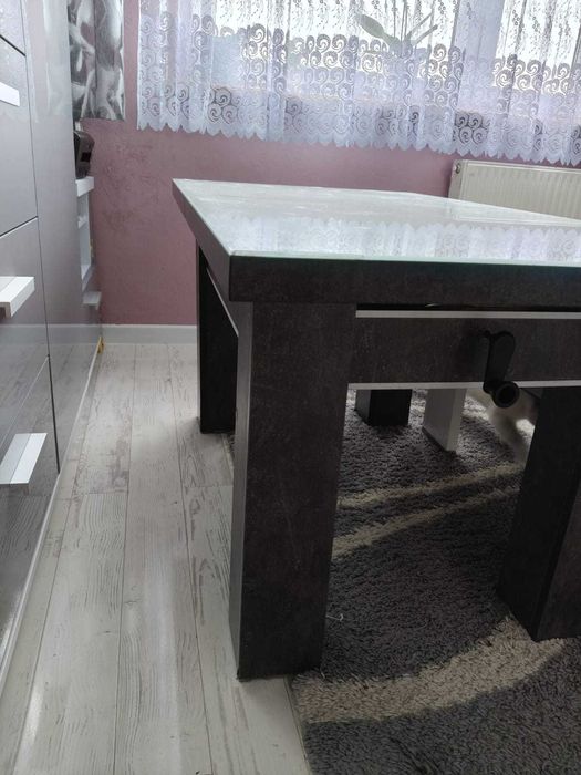 Stół do jadalni rozkładany