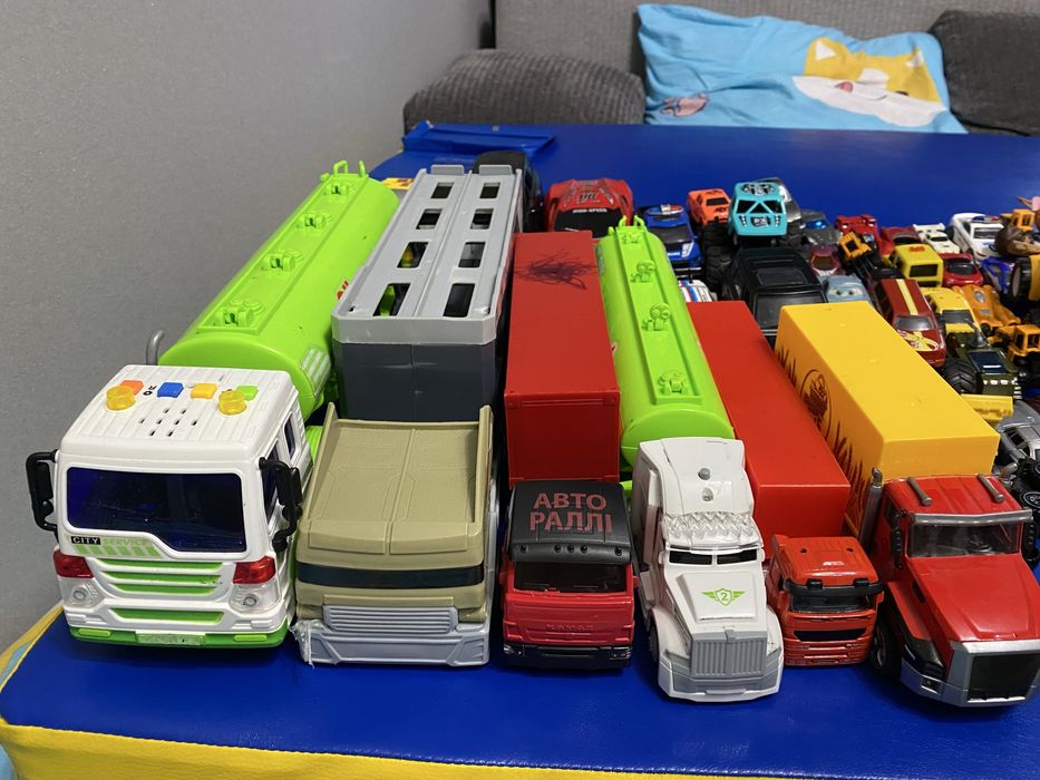 іграшки, монстертрак, машинки ХотВілс, грузовики, фури, модельки
