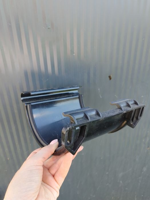 Wieszaki i inne do rynien czarne