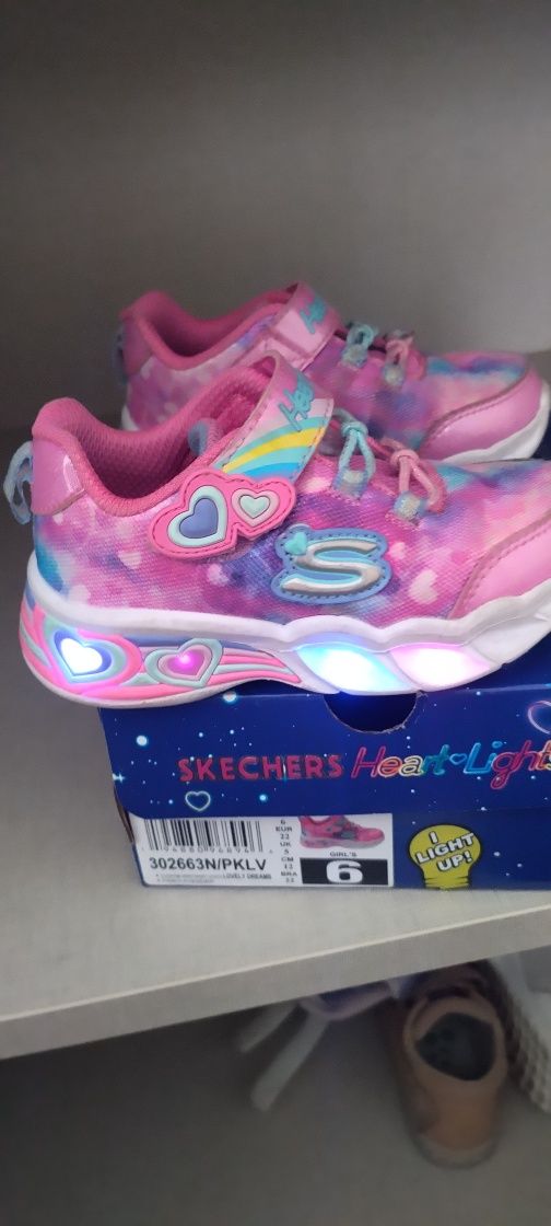 Tenis Skechers com luzes