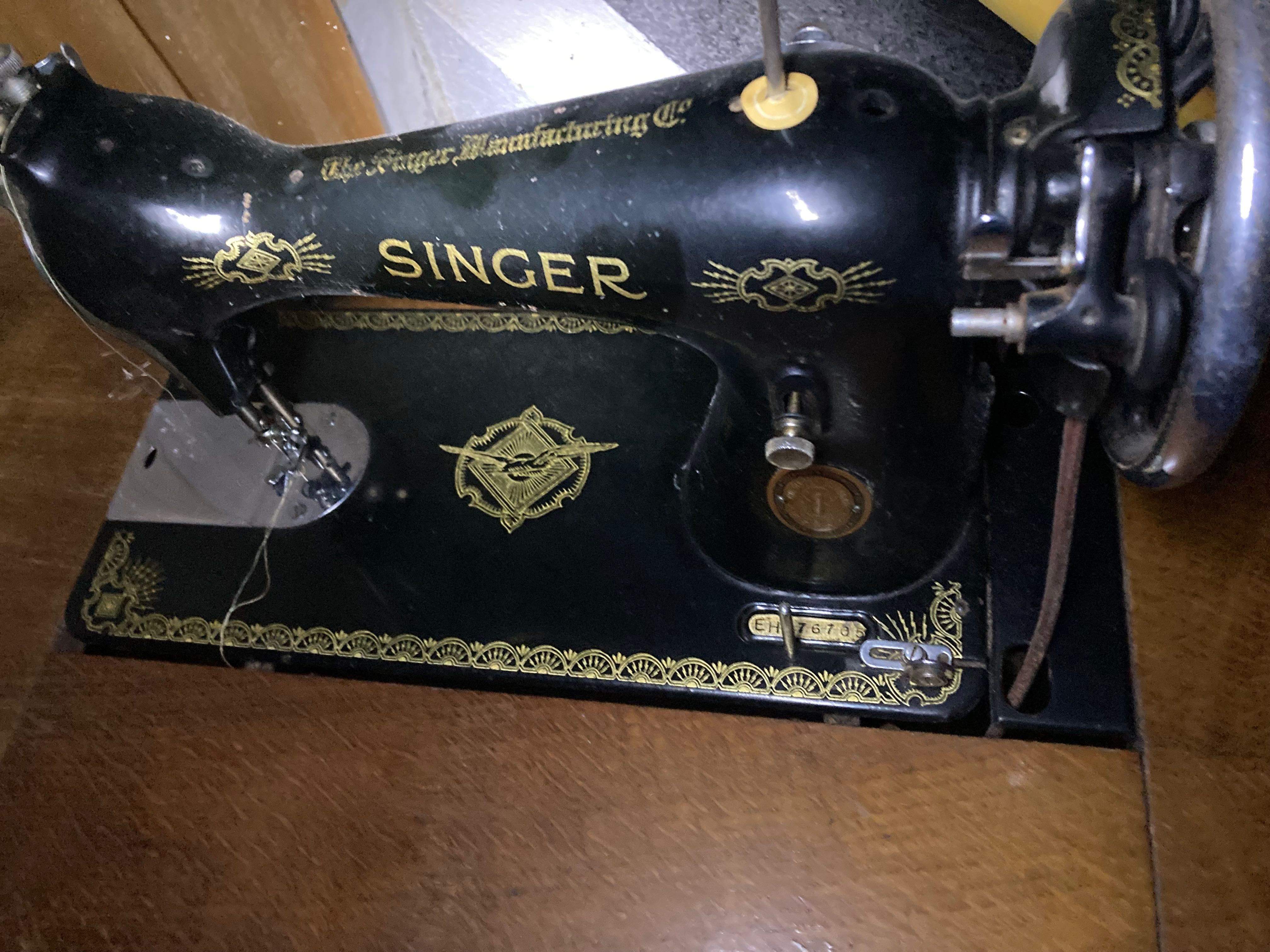 Mesa de costura antiga Singer