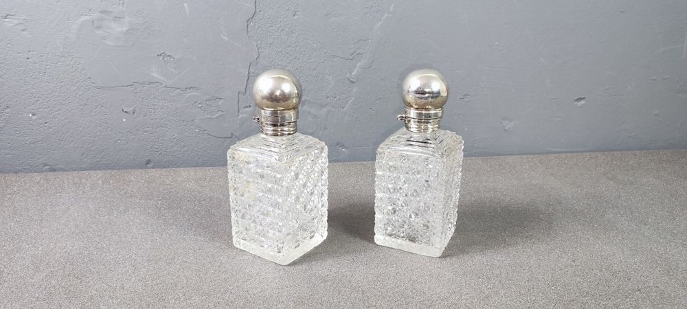 Dwie karafki okute srebrem próby 800 Francja korki  zakręc