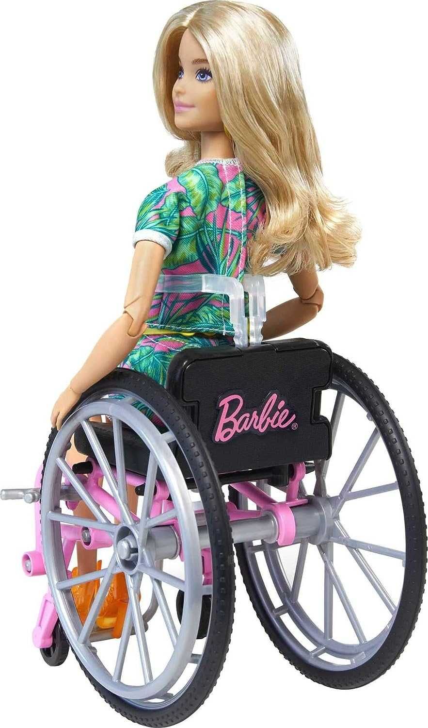 Барби шарнирная втколяске Barbie Fashionistas Doll #165 GRB93