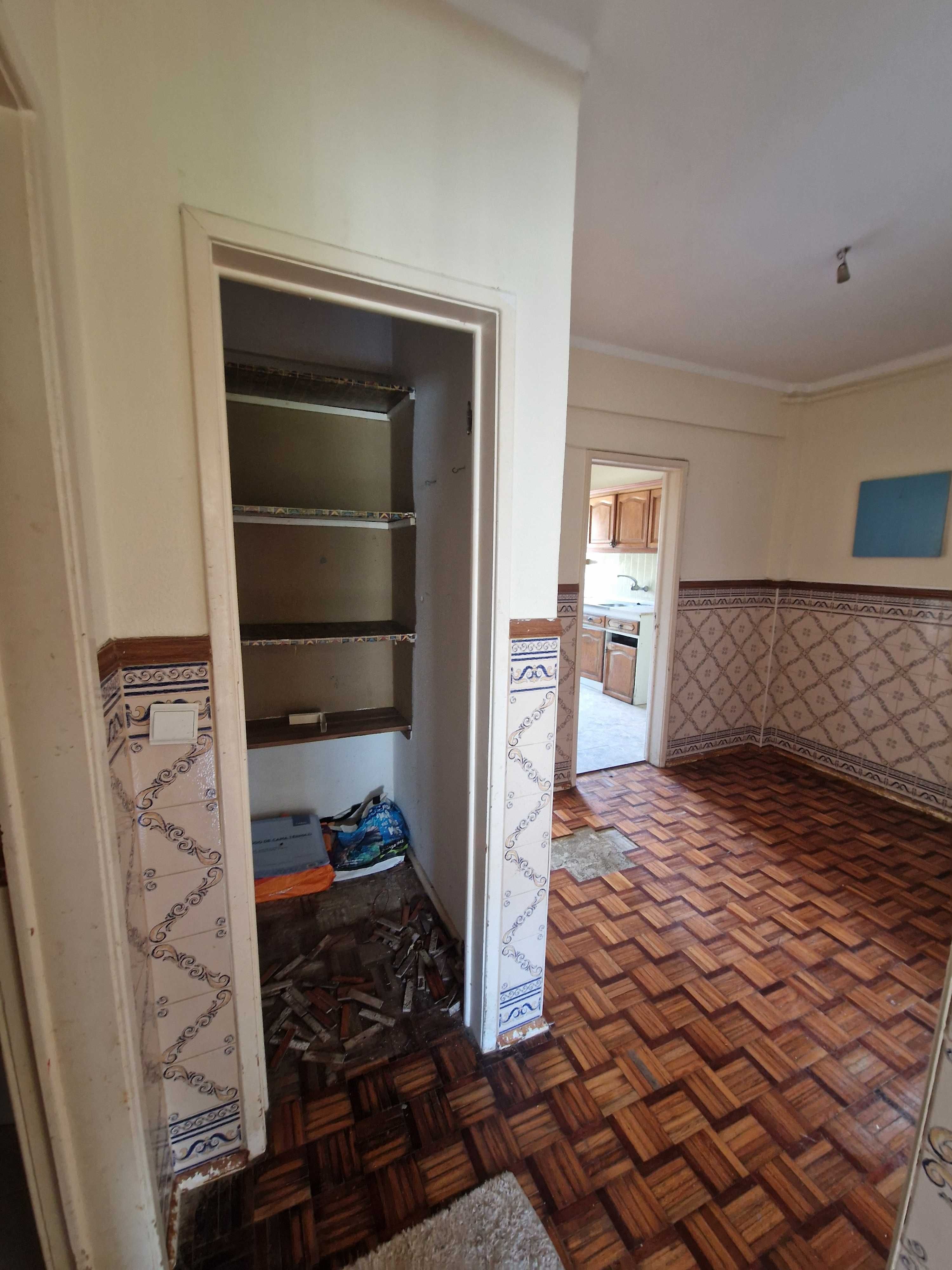Vende-se T2 em Arcena