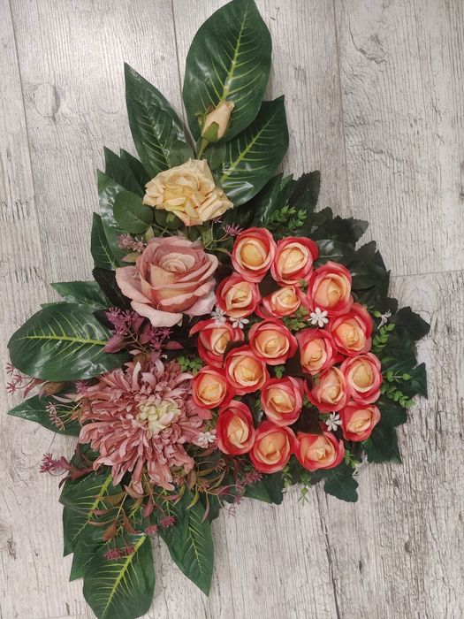 stroik, wieniec, kompozycja na cmentarz,serce