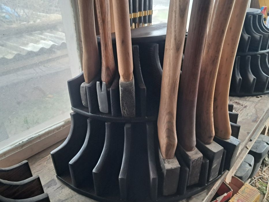 Stojak na siekiery , toporki