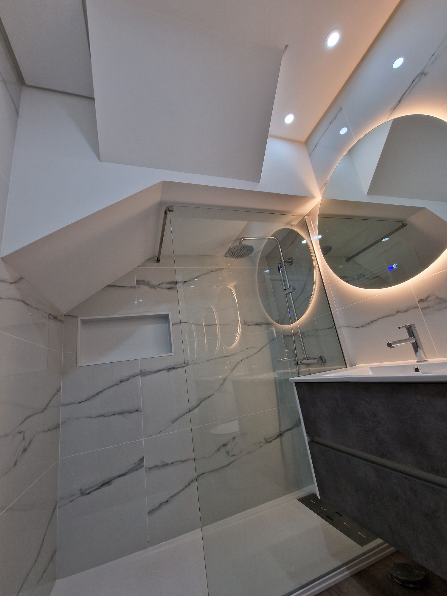 Fazemos  tudo o tipo de remodelação  como  cerâmica  pladur  pinturas