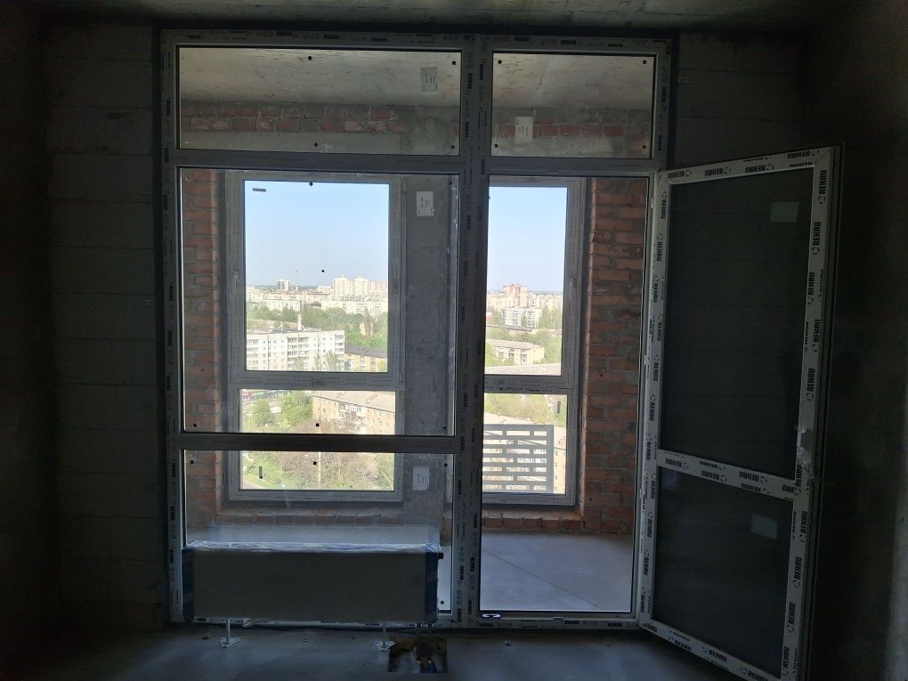 Балкон з дверима новий