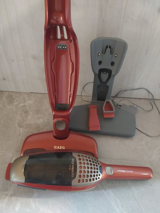 Аккумуляторный  пылесос AEG модель AG904X в отличном состоянии