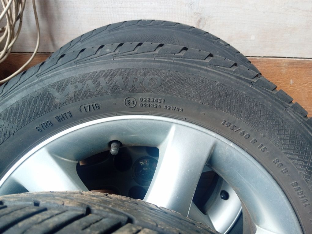 Felgi toyota z letnimi oponami 195/60 R15