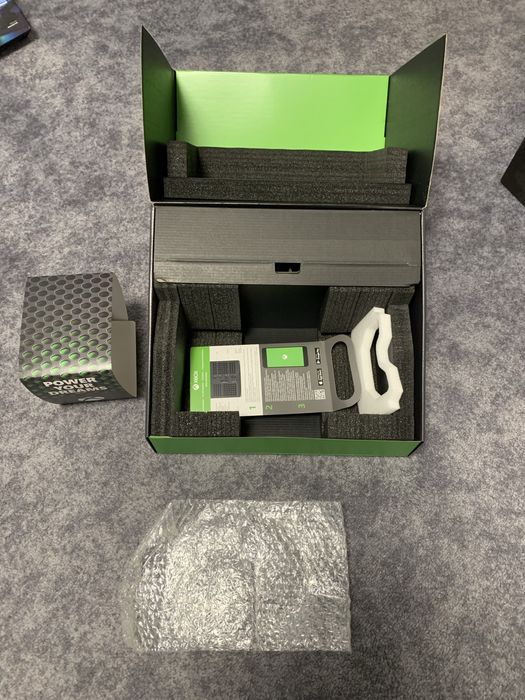 Xbox Series X + dodatki (cena do negocjacji)