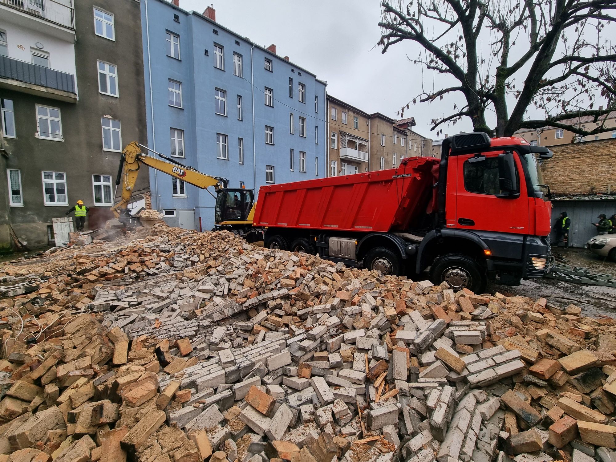 Ziemia wywrotka transport sprzedaż piasek ziemia kruszywo Gorzów
