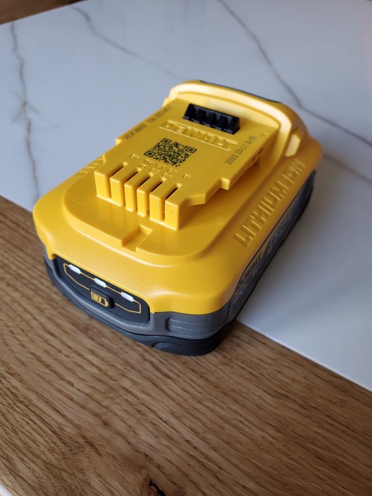 Батарея DEWALT Power stack оригінал!
