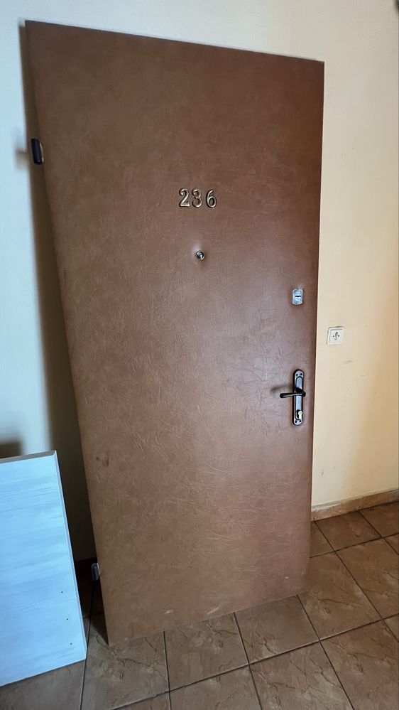 Продам двері з коробом