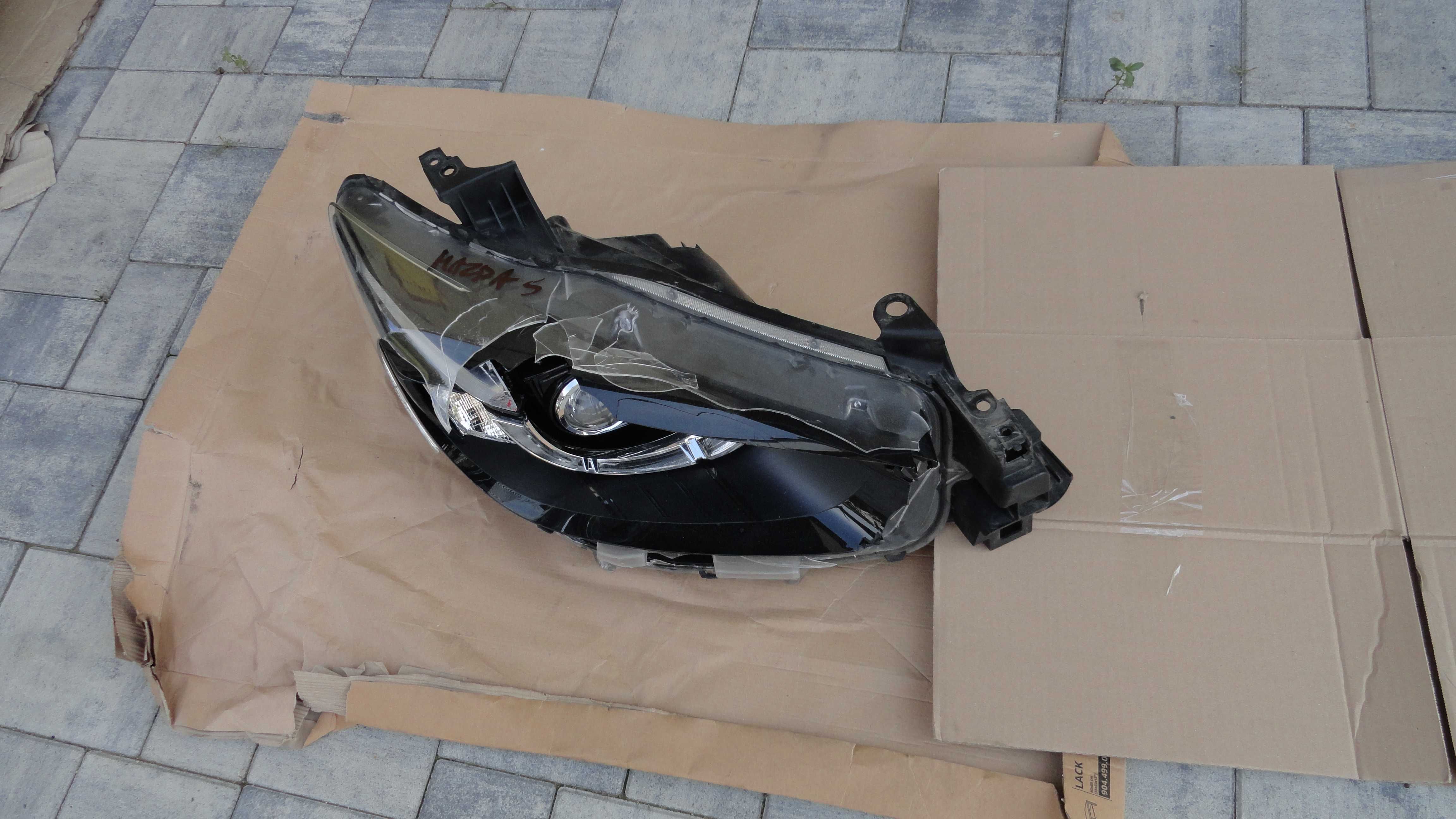 Lampa Prawa Mazda CX5 Oryginalna Uszkodzona rok 2017 Demontaż