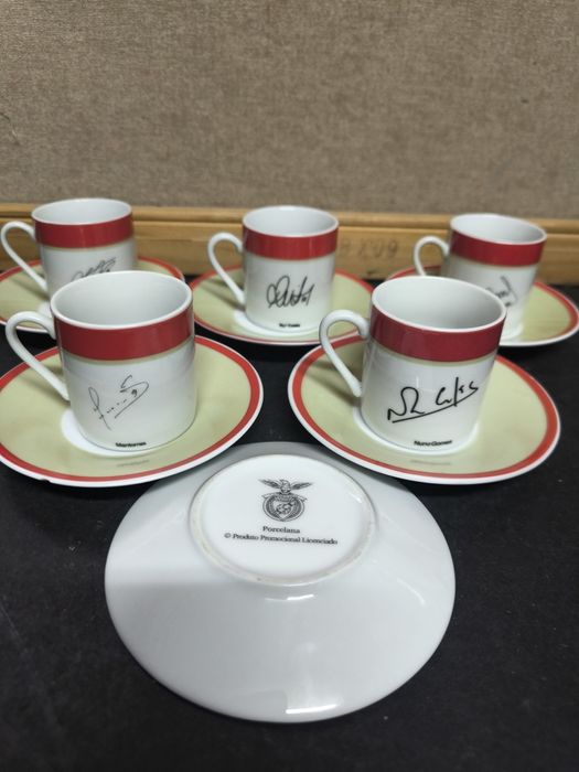 Conjunto Chávenas Café Benfica Autografadas.
Conjunto de chávenas de c