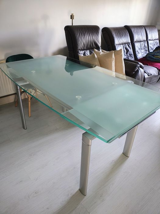 Szklany stół do jadalni rozkładany