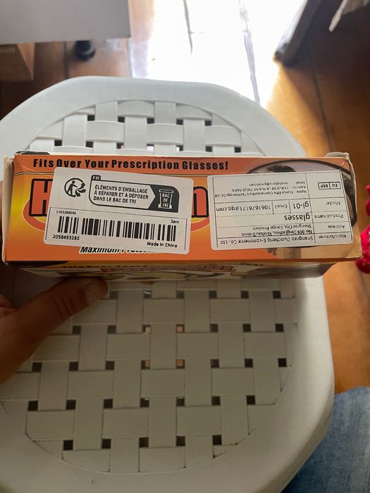 Caixa com 2 óculos de sol HD vision novos