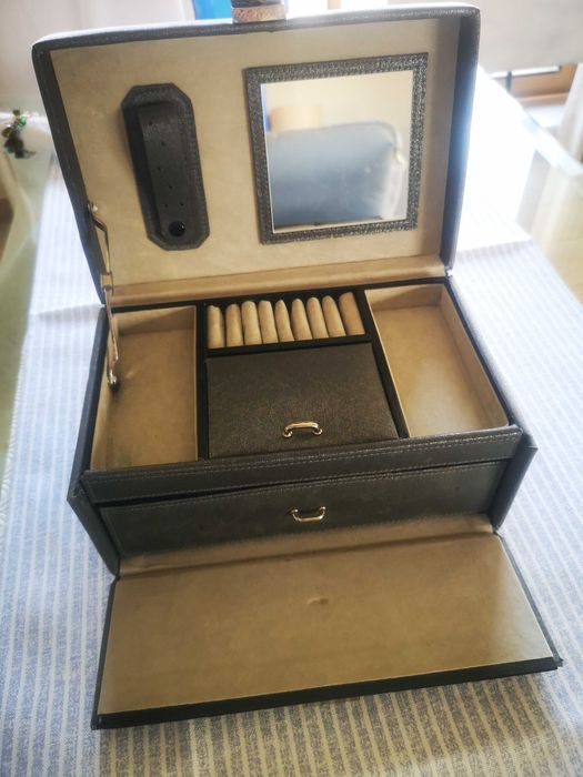 Guarda Joias e bijuteria