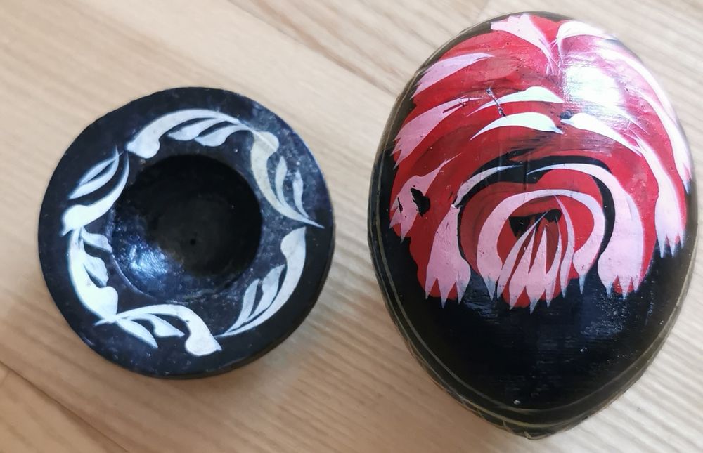 Jajo drewniane wielkanocne.