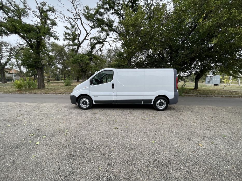 Renault Trafic 2008 года не крашеный