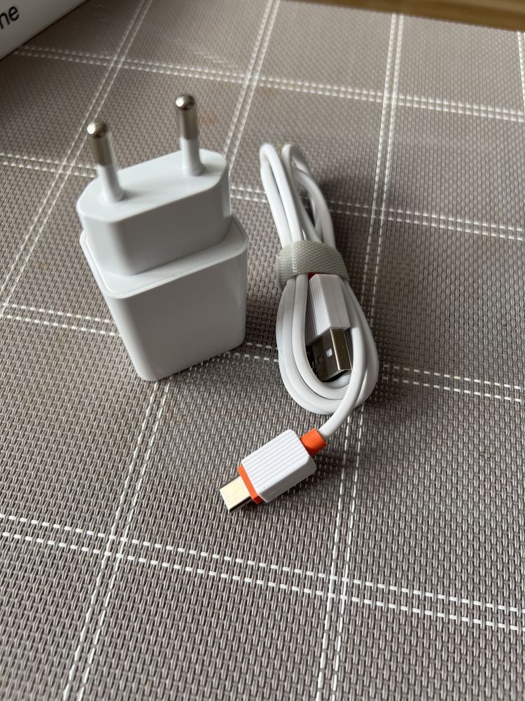 Ładowarka USB 2,4A 12W z kablem USB- do typu C wzmacniany