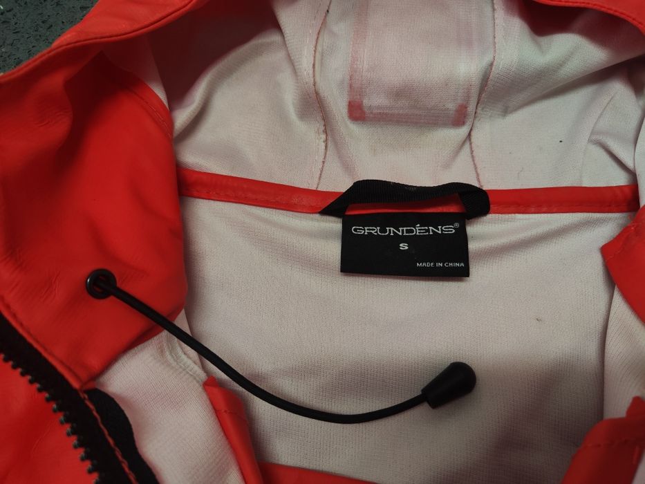 Vendo casaco muito resistente á chuva