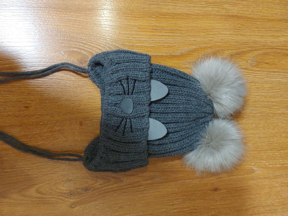 Дуже гарна тепла шапка. Підійде як хлопчику, так і дівчинці