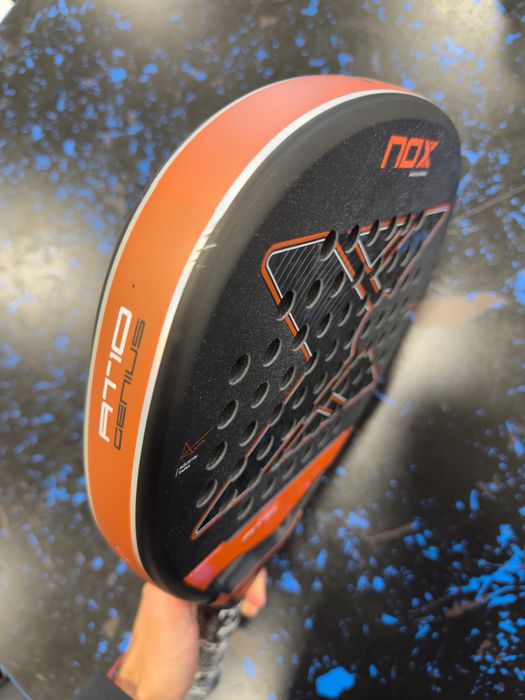 Raquete NOX AT10 GENIUS ATTACK 12K BY AGUSTIN TAPIA 2025