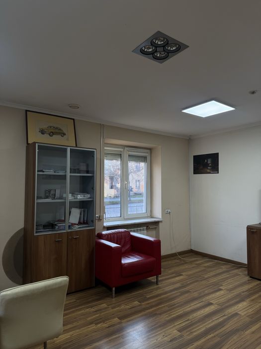 Здам в суборенду фасадне приміщення